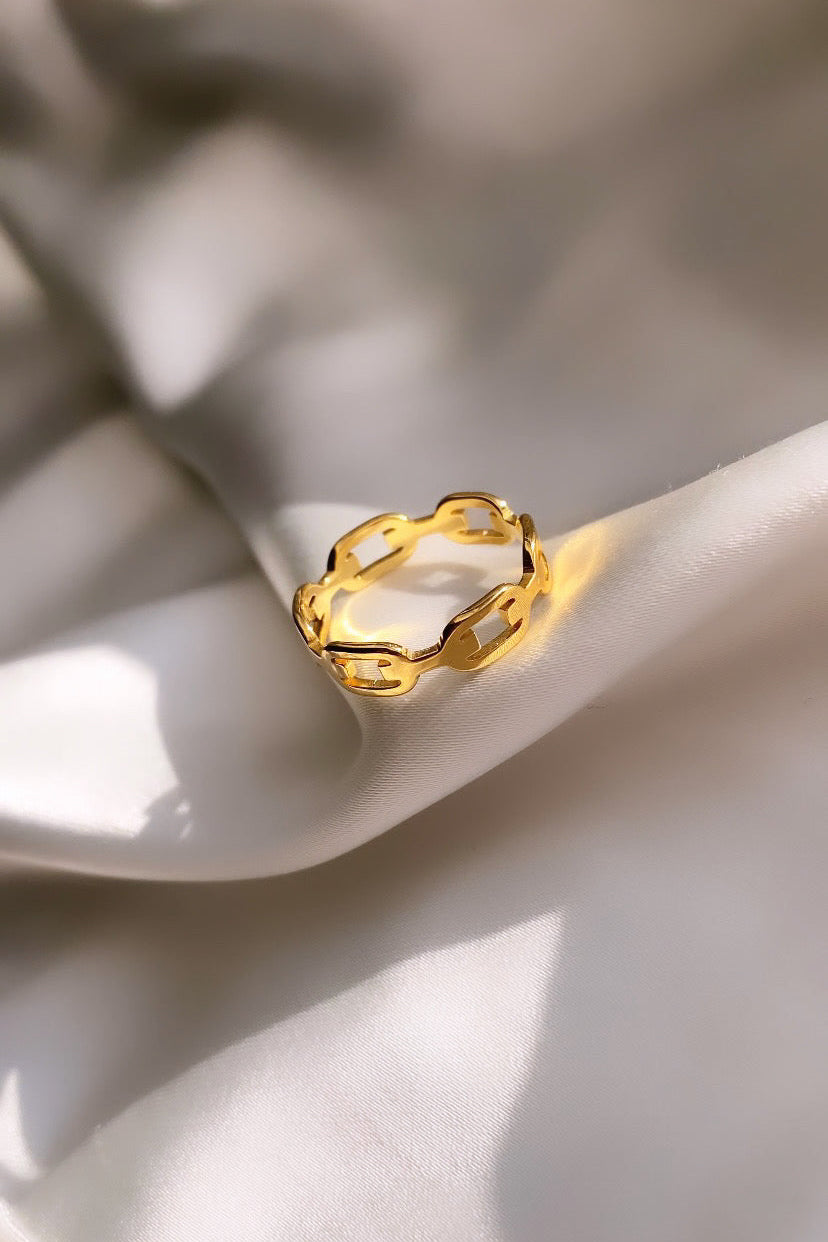 The Mia ring