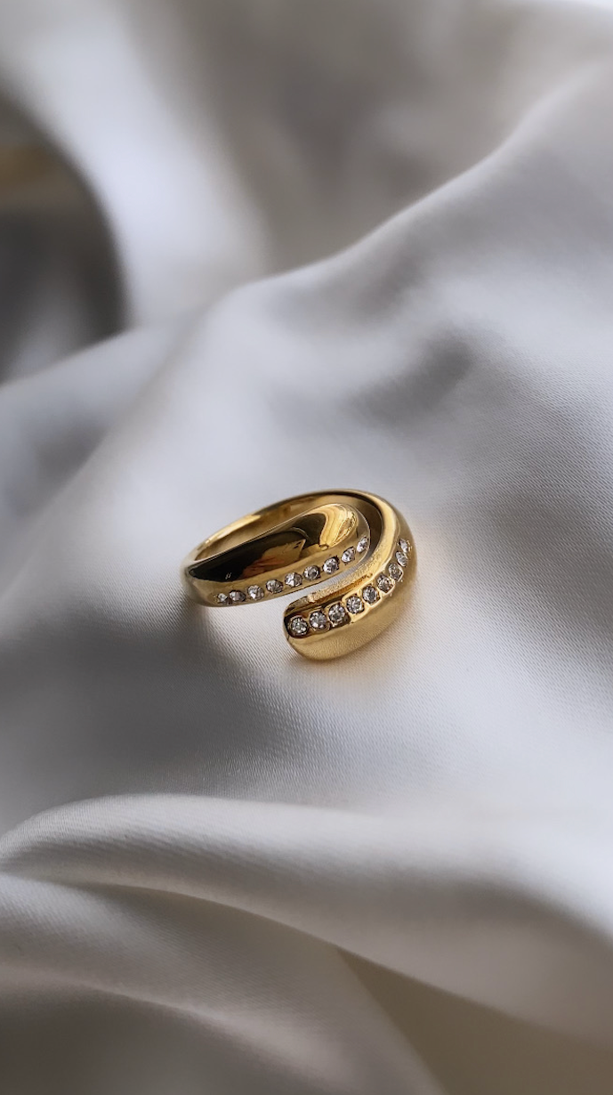 Gold ring white satin 